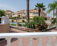 Exclusiva casa pareada en Zeniamar – Orihuela Costa con jardín, solárium y piscina comunitaria. ID1467