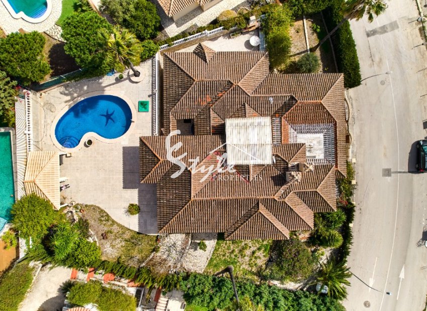 Exclusive luxury villa for sale in Campoamor, Costa Blanca, Spain