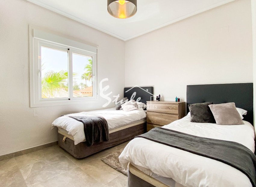 For rent 2 bedroom apartment near the sea in Punta Prima, Costa Blanca, Spain. ID100