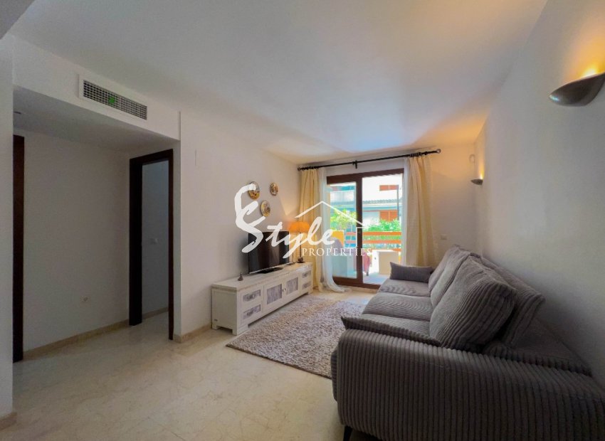 For rent south-facing apartment of 2 bedrooms in La Recoleta, Punta Prima, Costa Blanca. ID101