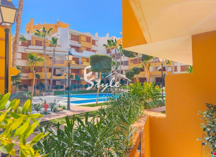 For rent south-facing apartment of 2 bedrooms in La Recoleta, Punta Prima, Costa Blanca. ID101