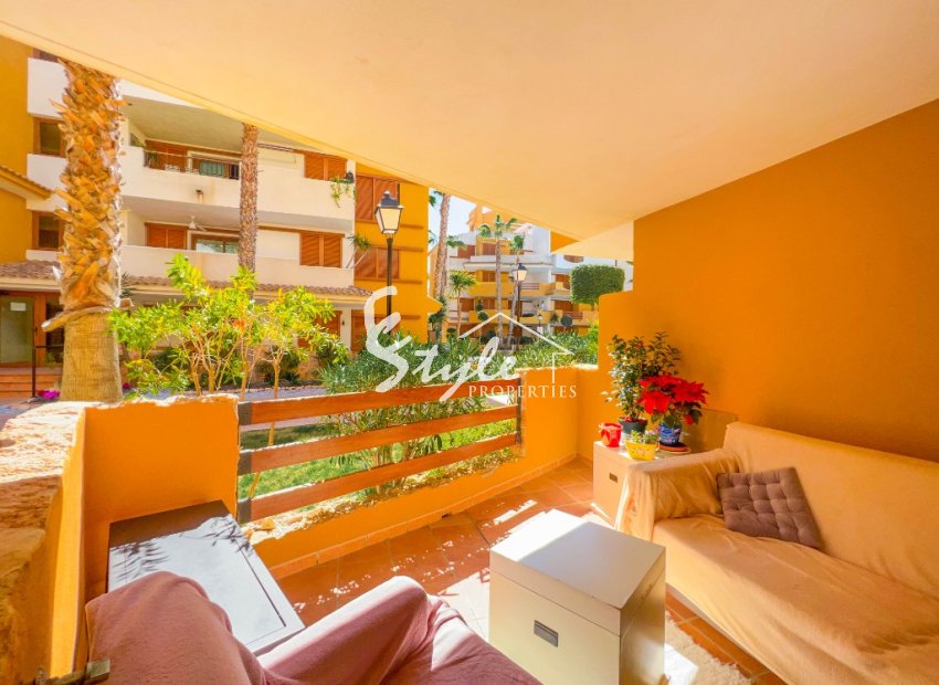 For rent south-facing apartment of 2 bedrooms in La Recoleta, Punta Prima, Costa Blanca. ID101