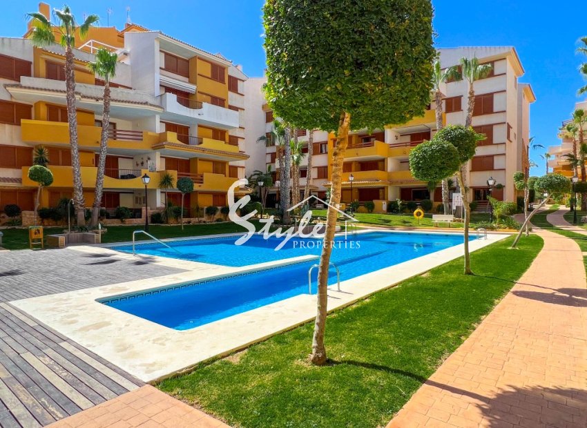 For rent south-facing apartment of 2 bedrooms in La Recoleta, Punta Prima, Costa Blanca. ID101