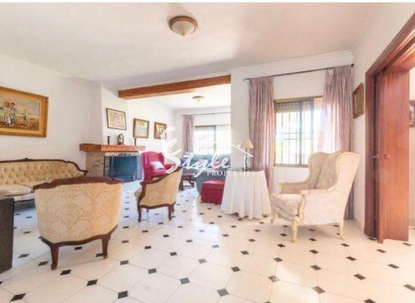 For sabe villa close to the beach  in Cabo Roig, Orihuela Costa , Costa Blanca. ID1158