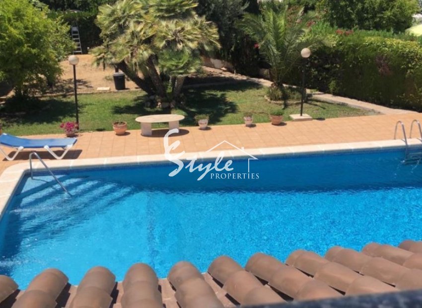 For sabe villa close to the beach  in Cabo Roig, Orihuela Costa , Costa Blanca. ID1158