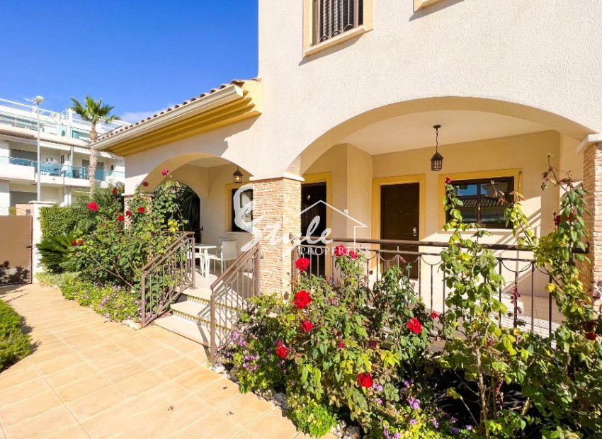 For sale a detached villa with a swimming pool in Doña Pepa, Cuidad Quesada, Costa Blanca, Spain. ID1356