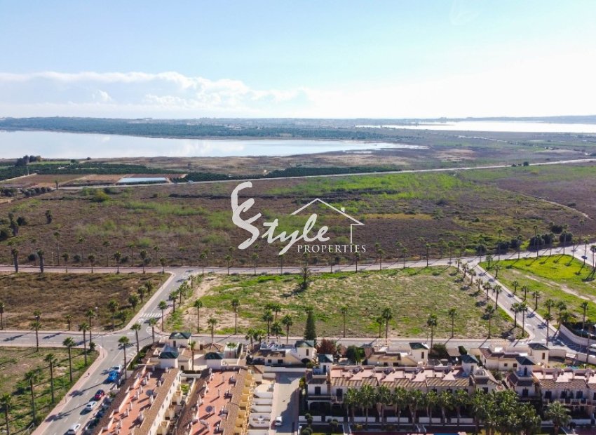 For sale a detached villa with a swimming pool in Doña Pepa, Cuidad Quesada, Costa Blanca, Spain. ID1356