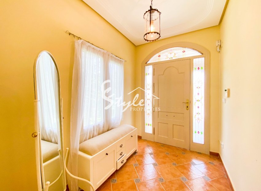 For sale an exclusive luxury villa with a large plot in Villamartin, Costa Blanca, Spain. ID3484