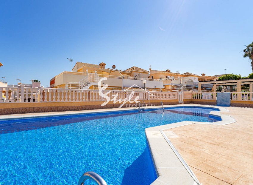 For sale beautiful quad in a gated community with pool in Los Altos, Torrevieja, Costa Blanca. ID2425