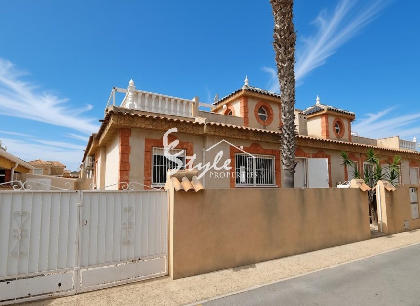 For Sale Bungalow with Private Solarium in Playa Flamenca, Orihuela Costa, Costa Blanca. ID2363