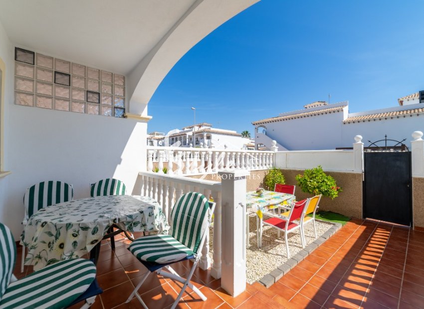 For sale charming townhouse with parking in La Cinuelica, Punta Prima, Orihuela Costa. ID1970