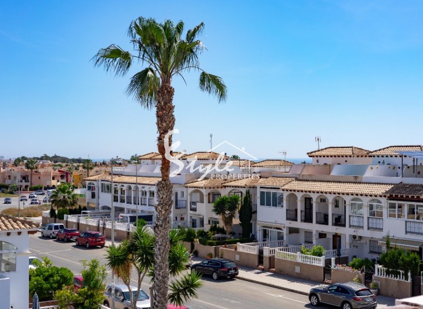 For sale charming townhouse with parking in La Cinuelica, Punta Prima, Orihuela Costa. ID1970