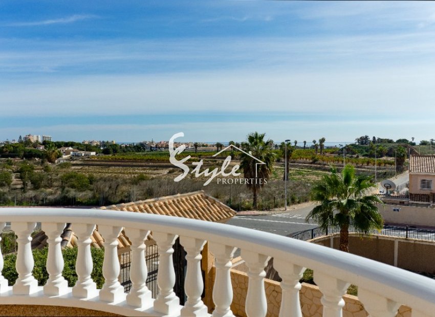 For sale detached house close to amenities in Los Altos, Torrevieja, Costa Blanca. ID3235