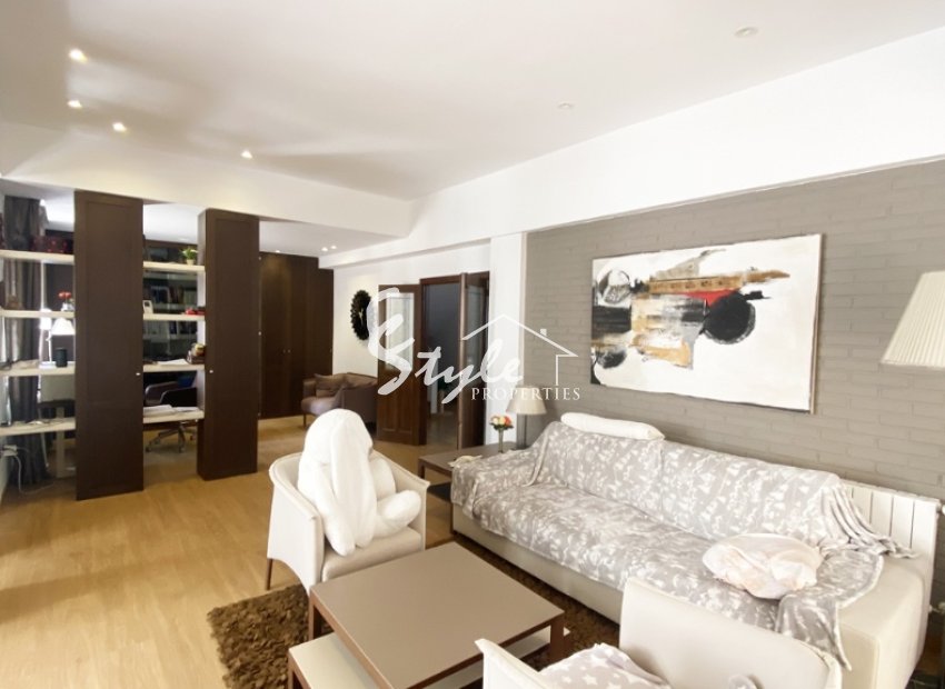 For sale luxury beach side villa with 5 bedrooms in Campoamor, Orihuela Costa, Costa Blanca, Spain. ID1556