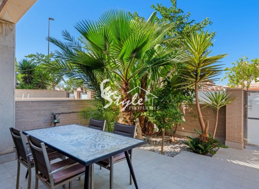 For sale modern 3 bedroom townhouse 300m to the beach in Torre de la Horadada, Alicante, Costa Blanca , Spain. ID1838