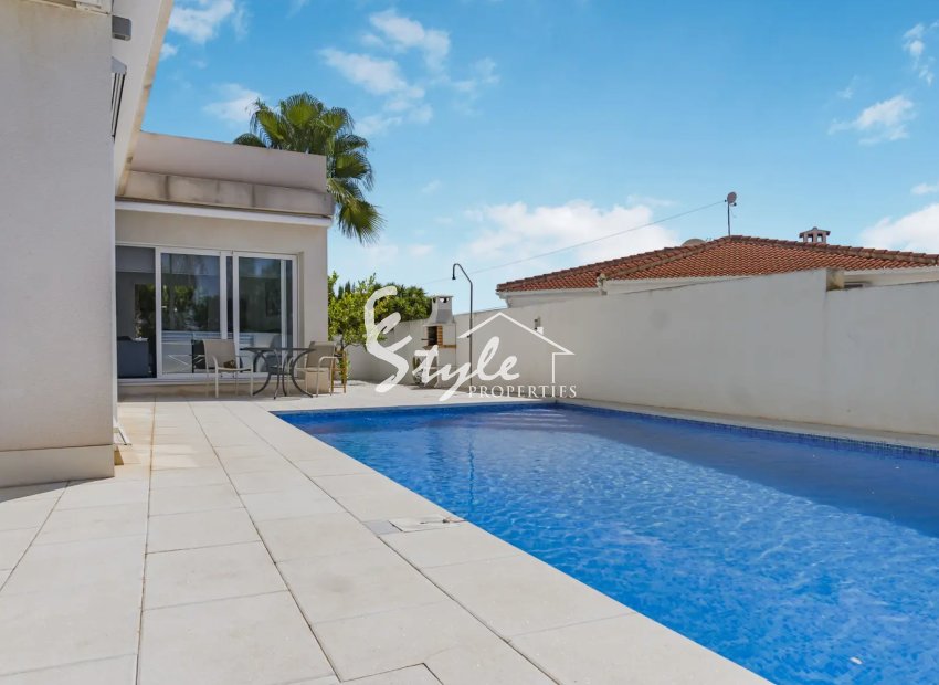 For sale modern detached villa in Mil Palmeras close to the sea, Pilar de l Horadada, Costa Blanca. ID2745