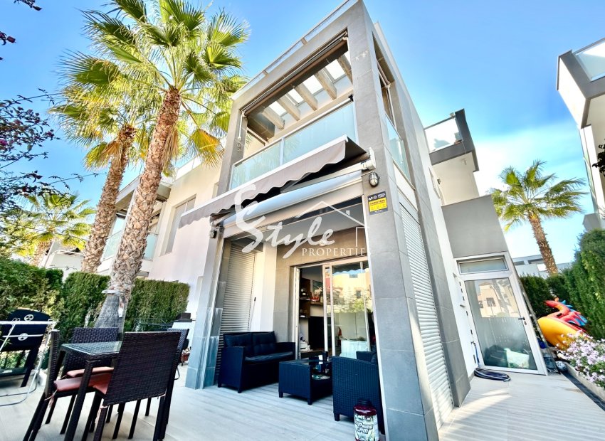 For Sale Modern Flat of 2 Bedrooms in Gated Community in Punta Prima, Costa Blanca, Spain. ID2220