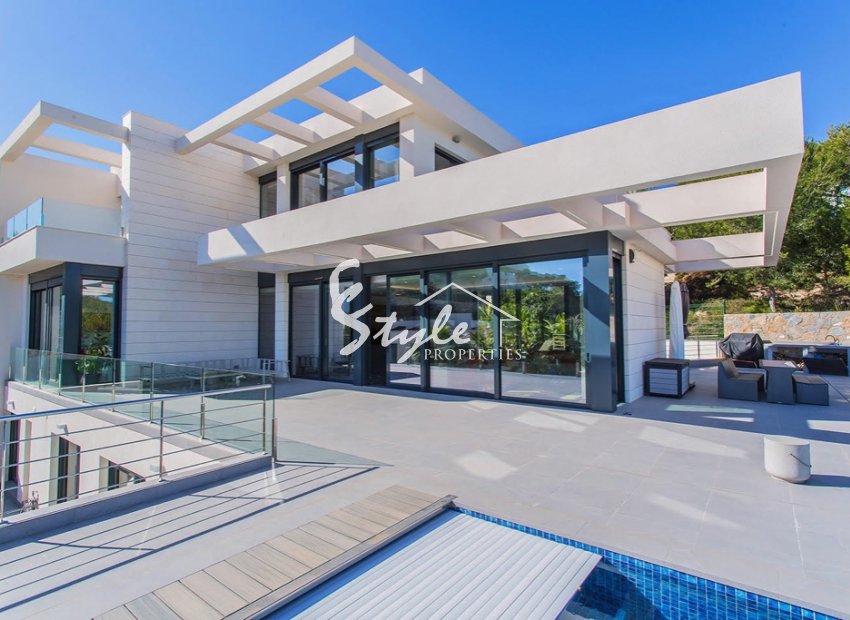 For sale modern  villa en Las Colinas Golf & Country Club, Villamartín, Orihuela Costa. iD2802