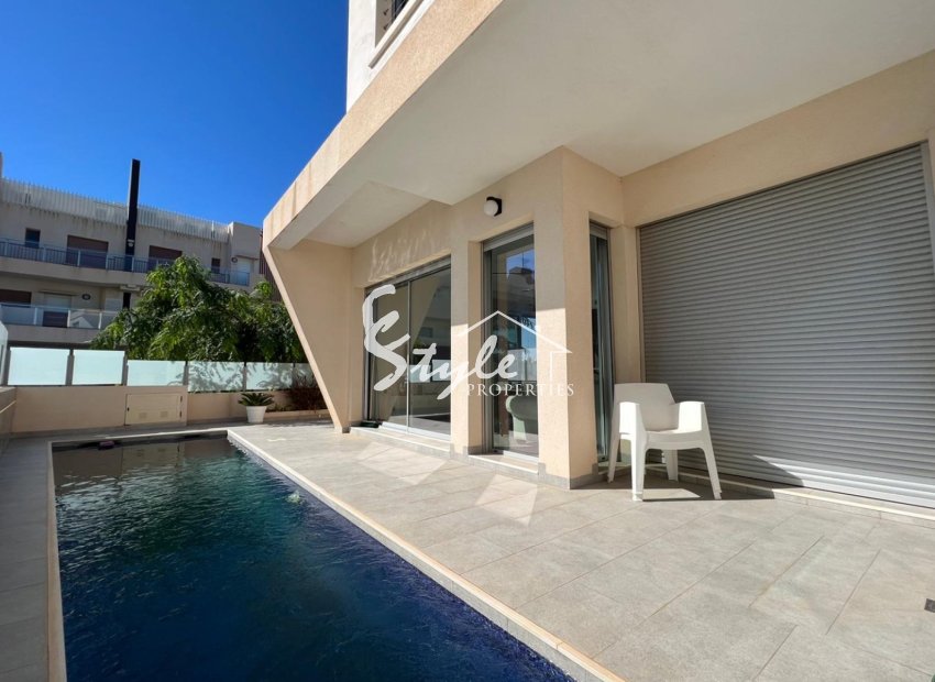 For sale modern villa near the beach in Mil Palmeras ,  Pilar de la Horadada, Torre de la Horadada, Costa Blanca. ID 2743