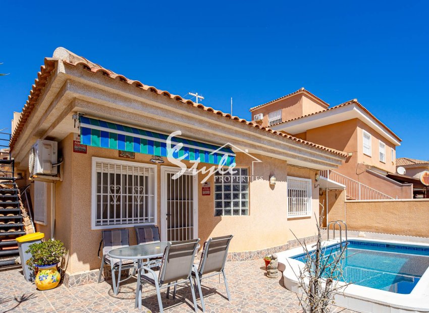 For Sale One-Level Detached Villa with Private Pool in Punta Prima, Costa Blanca, Spain. ID2435