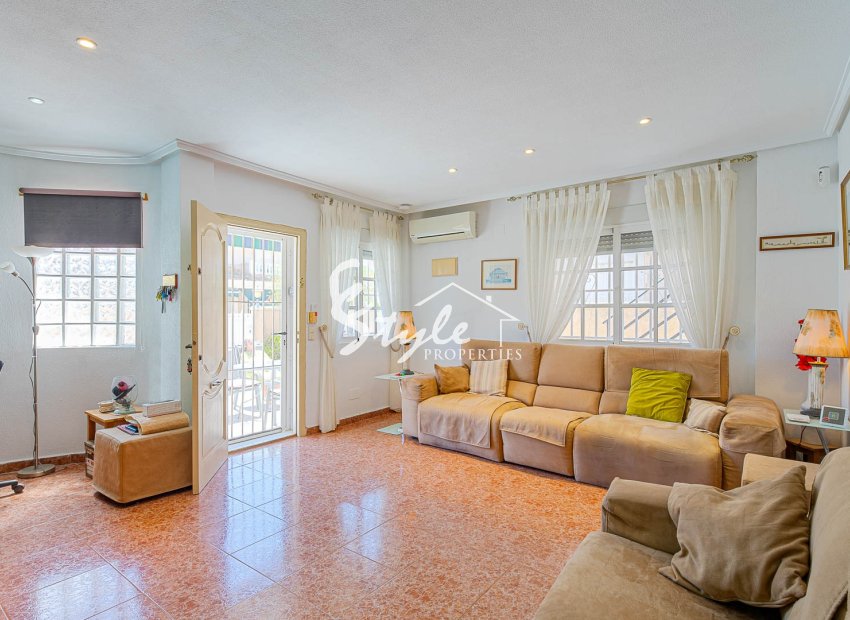 For Sale One-Level Detached Villa with Private Pool in Punta Prima, Costa Blanca, Spain. ID2435