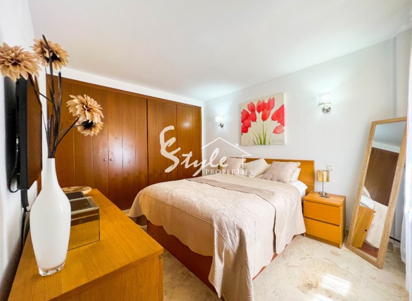For sale south-facing apartment close to the beach in La Entrada, Punta Prima, Costa Blanca, Spain. ID3326