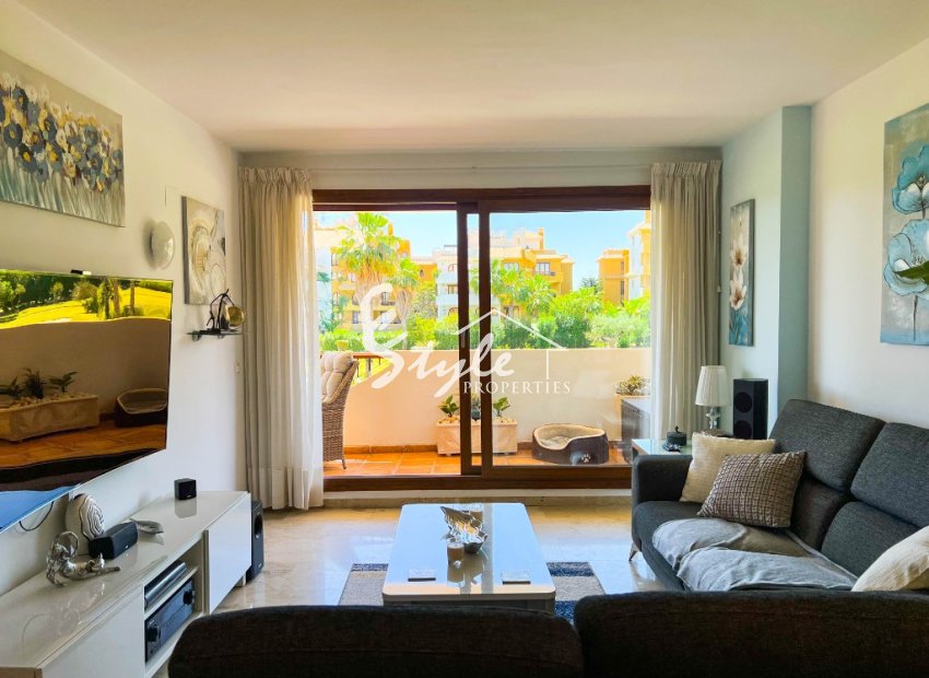 For sale south-facing apartment close to the beach in La Entrada, Punta Prima, Costa Blanca, Spain. ID3326