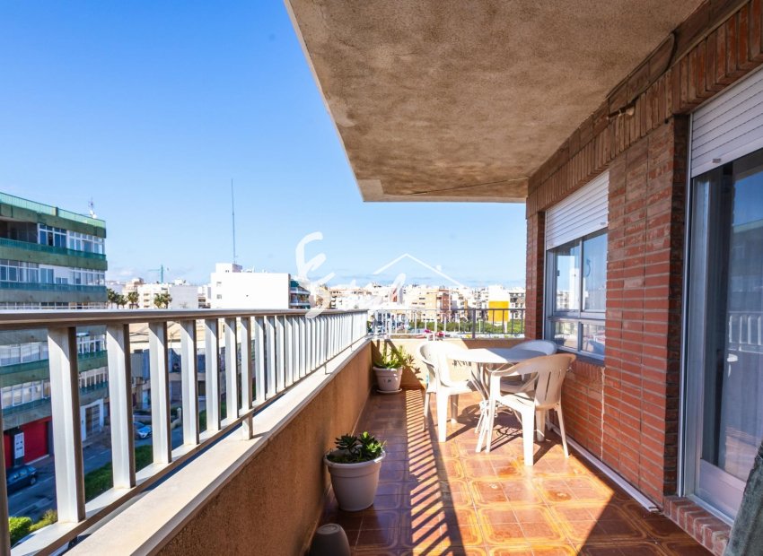 For sale spacious apartment 50m from the beach in Torrevieja, Costa Blanca, Spain. ID2351