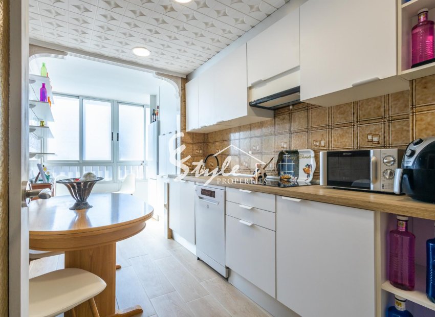 For sale spacious apartment 50m from the beach in Torrevieja, Costa Blanca, Spain. ID2351