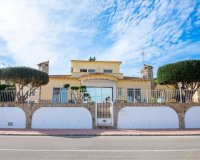 For sale spacious villa of 4 bedrooms in Algorfa, Costa Blanca, Spain. ID1929