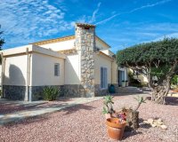 For sale spacious villa of 4 bedrooms in Algorfa, Costa Blanca, Spain. ID1929