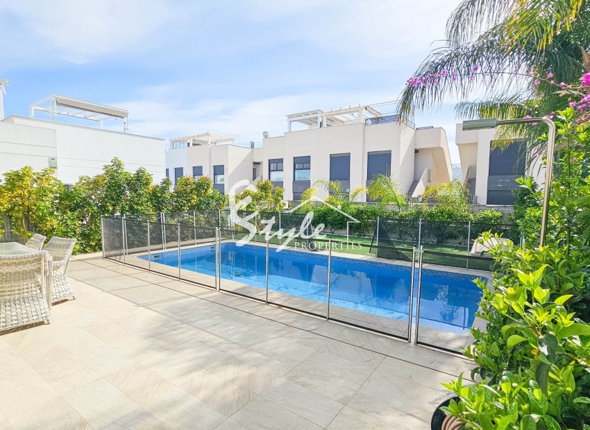 For sale stylish comfortable villa with private pool in quiet area of Cuidad Quesada, Costa Blanca, Spain. ID2328