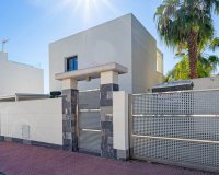 For sale stylish comfortable villa with private pool in quiet area of Cuidad Quesada, Costa Blanca, Spain. ID2328