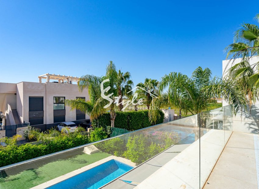 For sale stylish comfortable villa with private pool in quiet area of Cuidad Quesada, Costa Blanca, Spain. ID2328