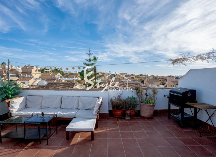 For sale top floor apartment in Urb. Andalus, Los Altos, Orihuela Costa , Costa Blanca. ID2798
