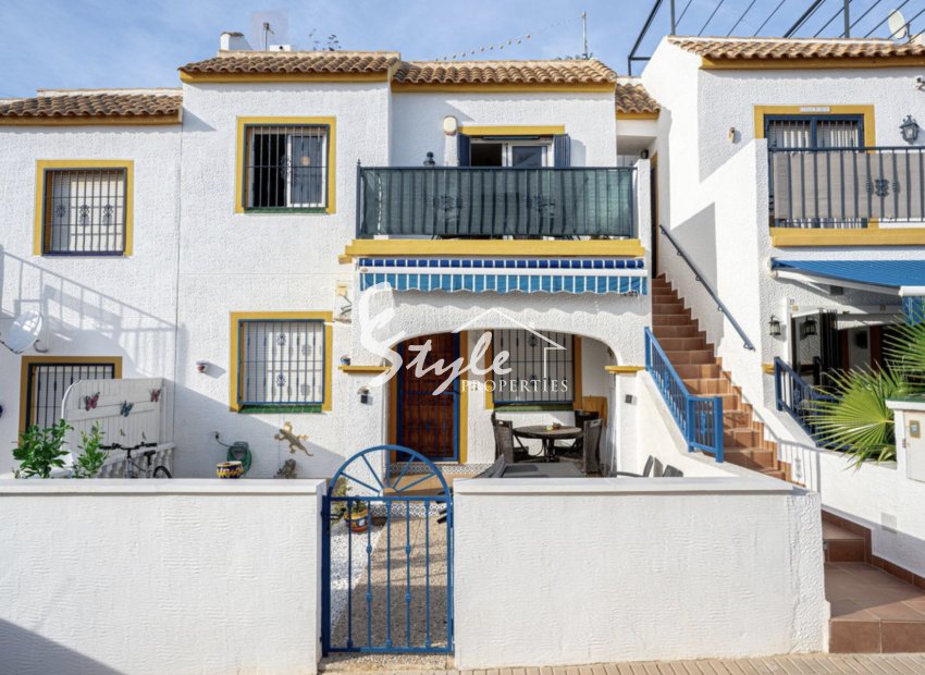 For sale top floor apartment in Urb. Andalus, Los Altos, Orihuela Costa , Costa Blanca. ID2798
