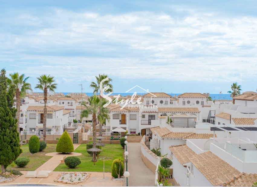 For sale top floor apartment with private solarium and parking in La Ciñuelica, Punta Prima, Costa Blanca. ID1965
