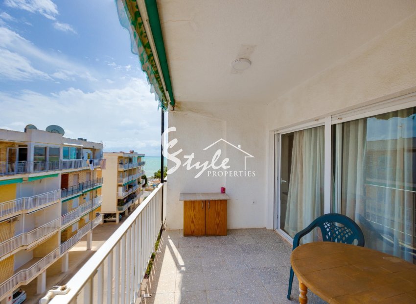For sale top floor beach side apartment  in Punta Prima, Orihuela Costa, Costa Blanca. ID2697