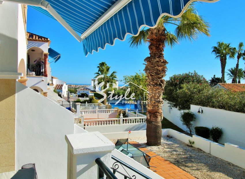 For sale townhouse in gated community in Las Violetas, Villamartín, Orihuela Costa , Costa Blanca. ID2541