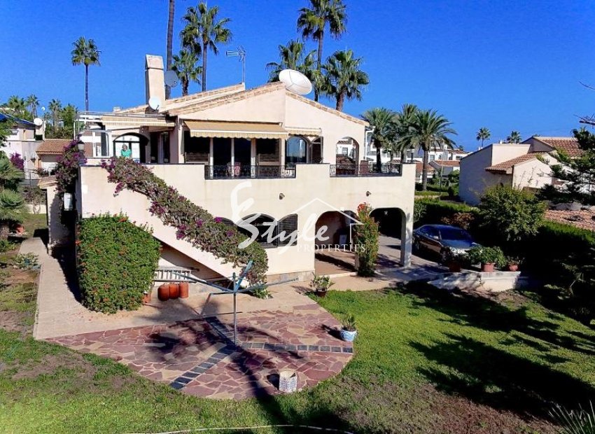 For sale villa close to Villamartin Golf, Orihuela Costa , Costa Blanca, Spain. ID 2796