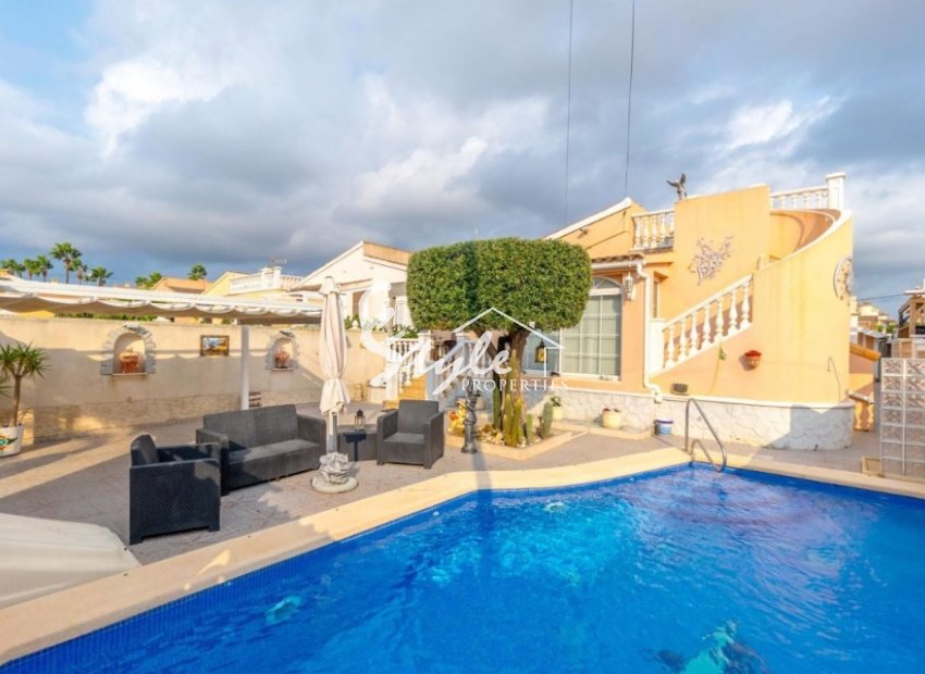 For sale villa in Playa Flamenca, Orihuela Costa, Costa Blanca. ID1951