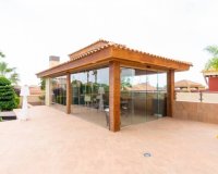 For sale villa with garden and pool in Torrevieja. ID 1814
