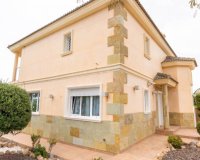 For sale villa with garden and pool in Torrevieja. ID 1814