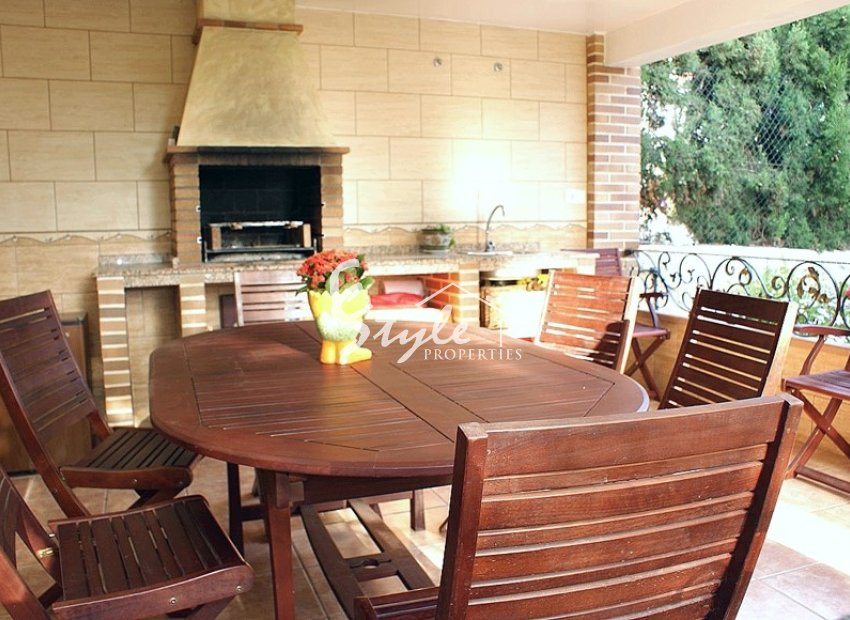 Купить большую роскошную виллу в Сьюдад-Кесада на Коста Бланке. ID 4800