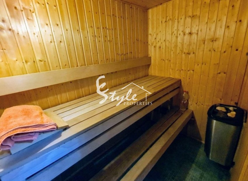 Купить большую роскошную виллу в Сьюдад-Кесада на Коста Бланке. ID 4800