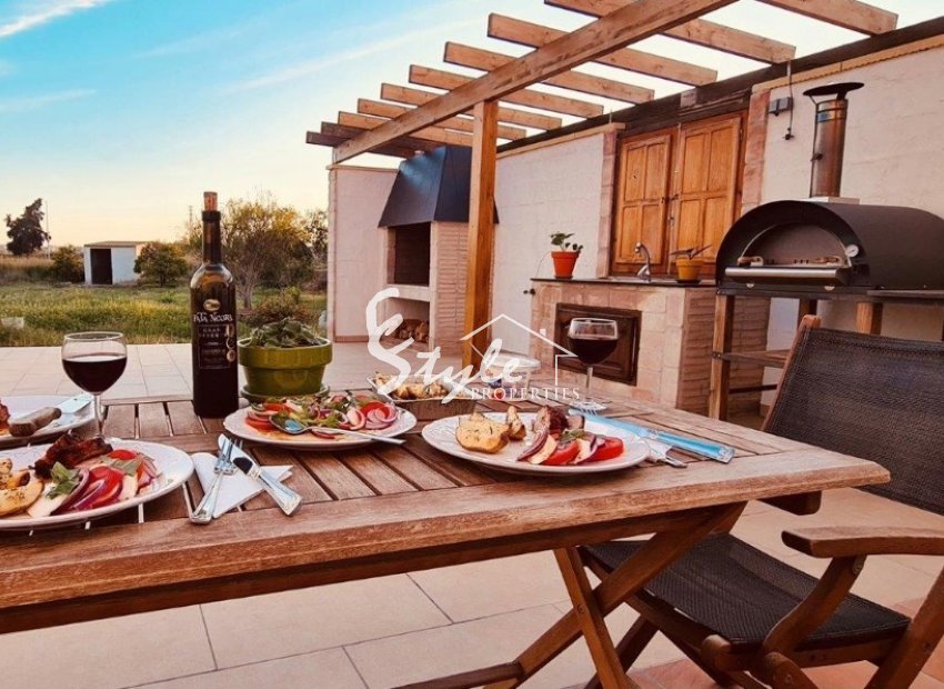 Купить cельскую усадьбу на большом участке земли в Лос Монтесинос, Коста Бланка. ID: 4165