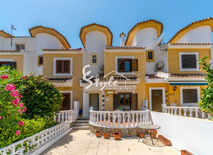 Купить дуплекс с частным садом на продажу в Плайя Фламенка, Ориуэла Коста. ID: 4563