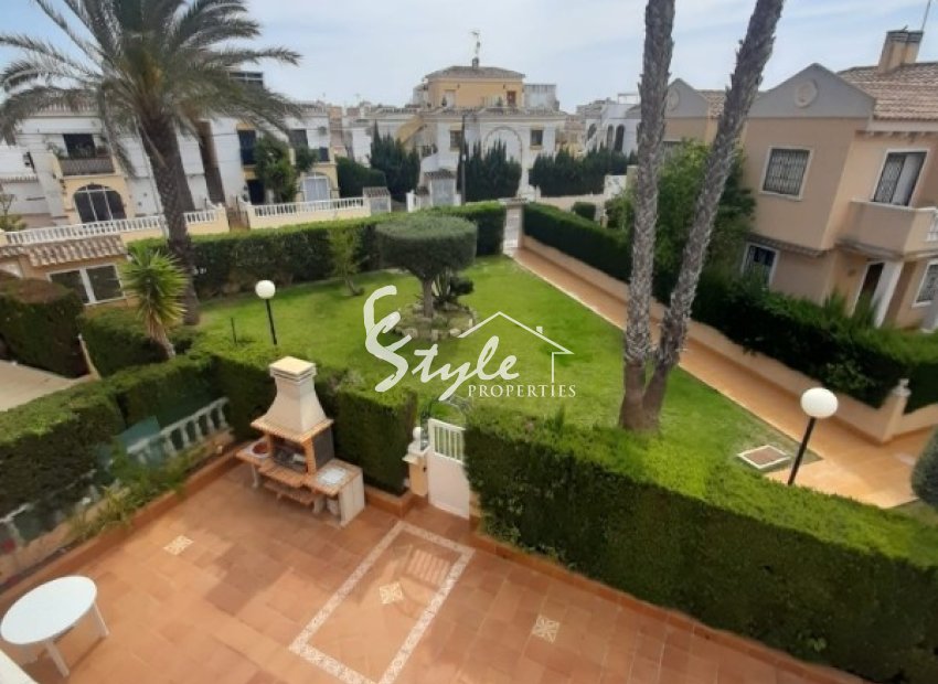 Купить двухуровневый дом рядом с морем в жилом комплексе 