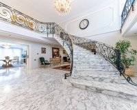 Купить эксклюзивную виллу на море с прекрасным садом и бассейном в Los Balcones, Торревьеха, на Коста Бланке. ID 6316