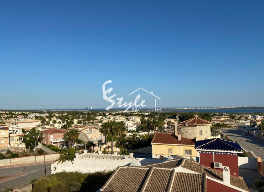 Купить новую виллу с бассейном и недалеко от моря в Сюдад Кесада, Рохалес. ID 4512  